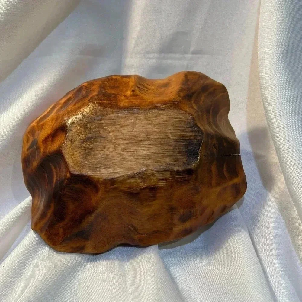 Small Handcarved Wooden Basket - Picture 6 of 6